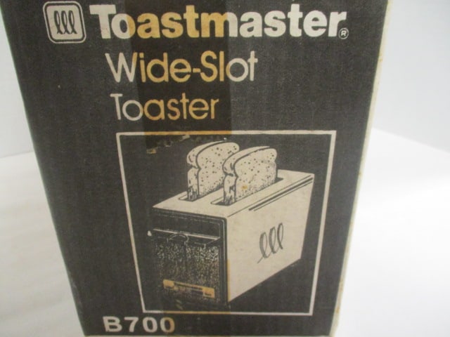 1980's Toastmaster Wide Slot Toaster Model B700 in Original Box - 4