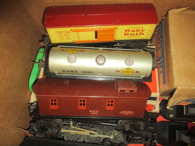 Circa 1950-60 Lionel Electric Train Set - 2
