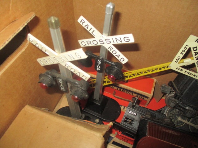Circa 1950-60 Lionel Electric Train Set - 3