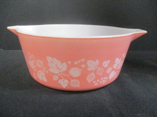Vintage Pyrex Pink Gooseberry2 1/2 Quart Cinderella Bowl (1 of 4)