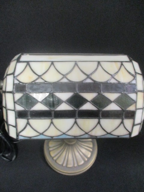 Leaded Glass Banker's Style Desk Lamp - 3