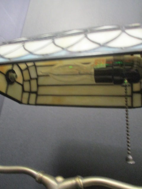 Leaded Glass Banker's Style Desk Lamp - 4
