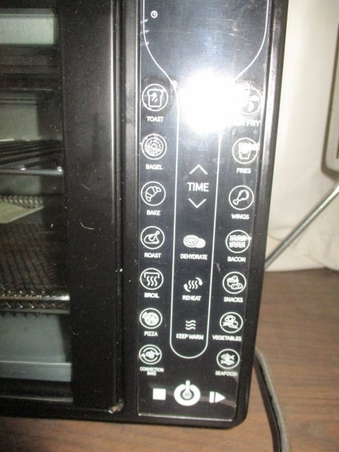 Gourmia Model GTF7460 Air Fryer - 3
