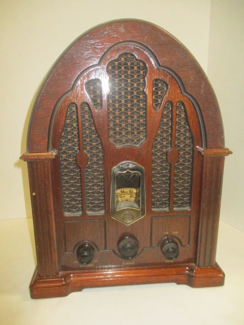 1994 GE Replica Cathedral Radio: Model 7-4100JA, Serial #141567