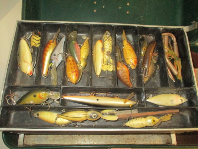 Old UMCO Corp. Tackle Box FILLED FULL of Old Fishing Lures and Reel - 2