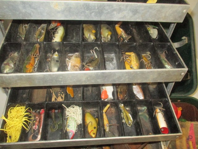 Old UMCO Corp. Tackle Box FILLED FULL of Old Fishing Lures and Reel - 3