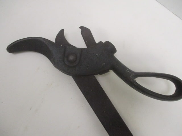 Antique L.T. Snow "The Crown" Nail Puller - 2