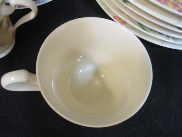 32 Pieces of Oscar de la Renta "English Tapestry" Oven to Table Dinner Ware - 3