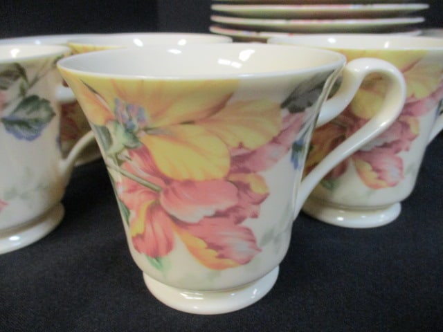 32 Pieces of Oscar de la Renta "English Tapestry" Oven to Table Dinner Ware - 4