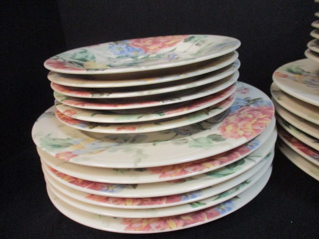 32 Pieces of Oscar de la Renta "English Tapestry" Oven to Table Dinner Ware - 5