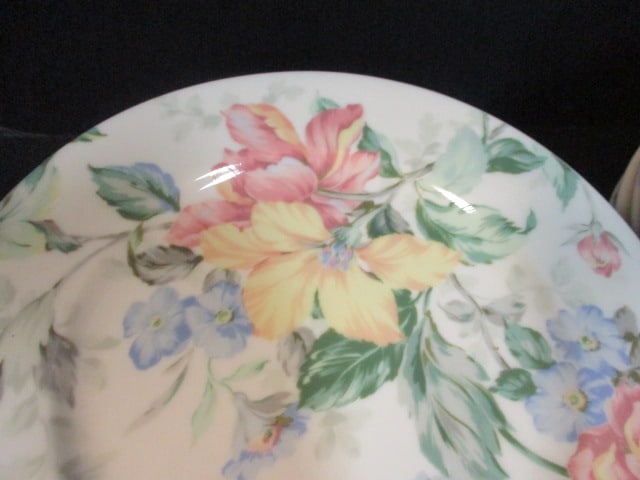 32 Pieces of Oscar de la Renta "English Tapestry" Oven to Table Dinner Ware - 8