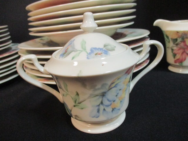 32 Pieces of Oscar de la Renta "English Tapestry" Oven to Table Dinner Ware - 9