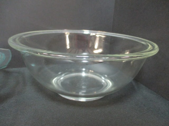 Pyrex Mixing Bows, Covered Casserole and Custard Cups - 2