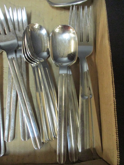 19 Pieces of Retroneau Stainless Flatware and Serving Pieces - 3