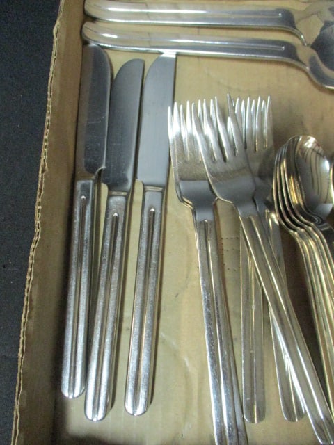 19 Pieces of Retroneau Stainless Flatware and Serving Pieces - 4
