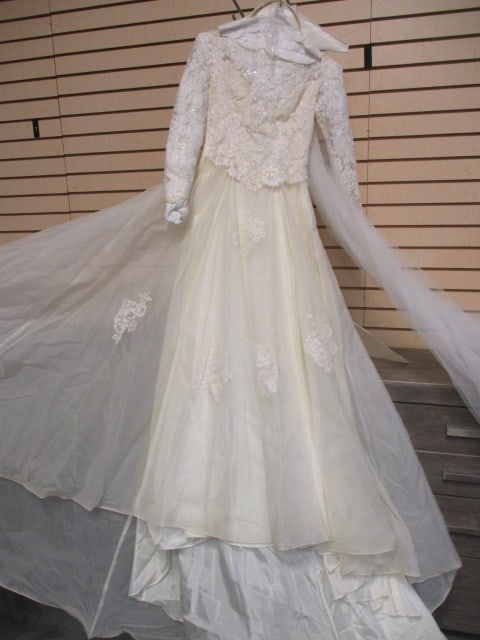 Vintage Wedding Dress and Headpiece Veil: appears to be size medium-8/10