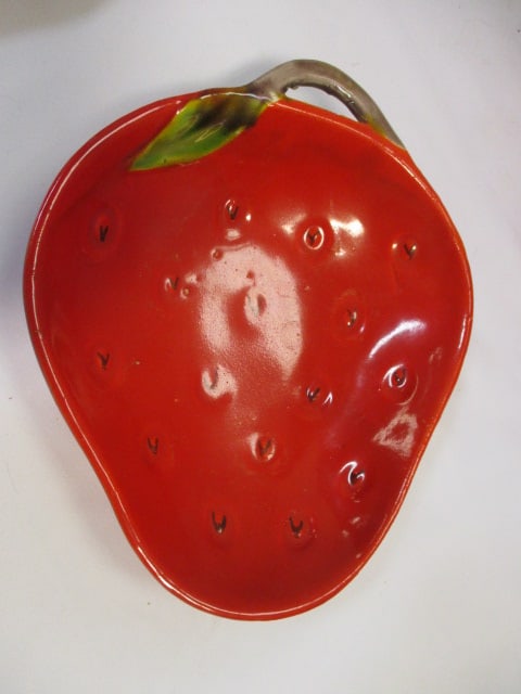Vintage Strawberry Dish Set, Creamer and Shaker - 7
