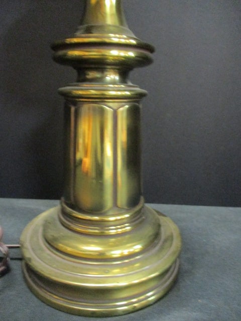 Antiqued Brass Traditional Style Table Lamp - 2