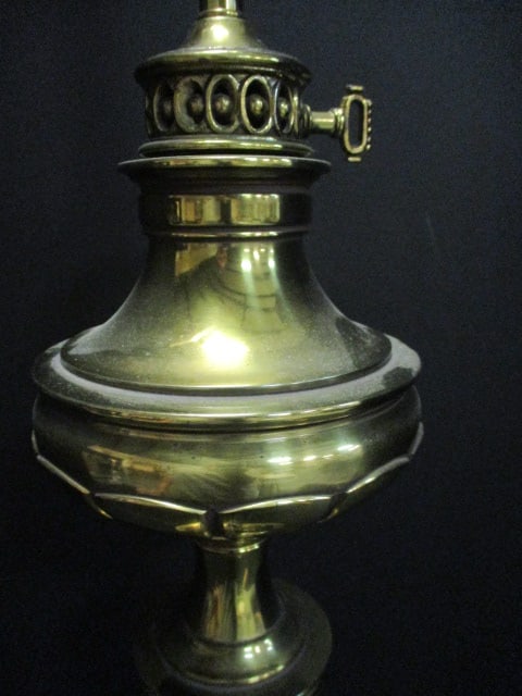 Antiqued Brass Traditional Style Table Lamp - 3