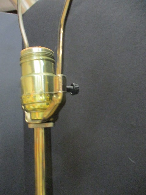 Antiqued Brass Traditional Style Table Lamp - 4