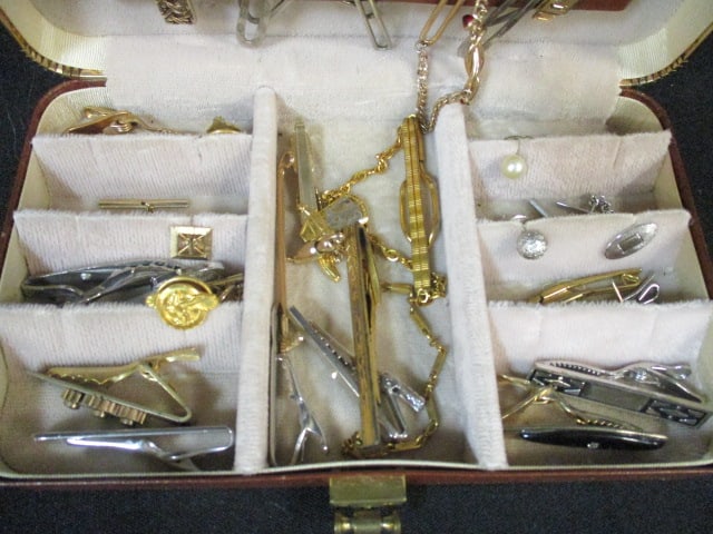 Vintage Gentleman's Valet Case with Nice Grouping of Tie Bars and Pins - 2