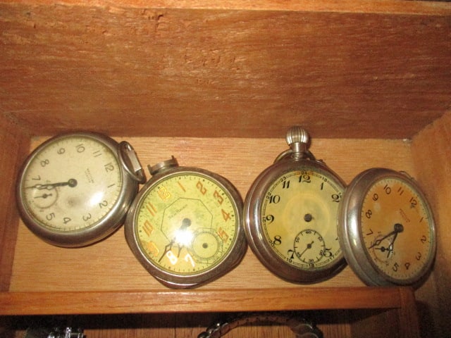 Old Wood Encanto Cigar Box with Vintage Pocket Watches and Ladies Wrist Watches - 4