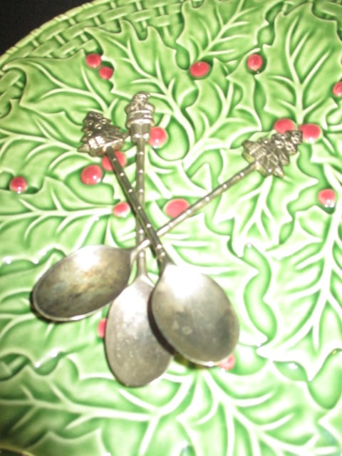 Portugal Bordalo "Holly Berry" Plate Stand Set with Silverplate Holiday Themed Spoons - 2
