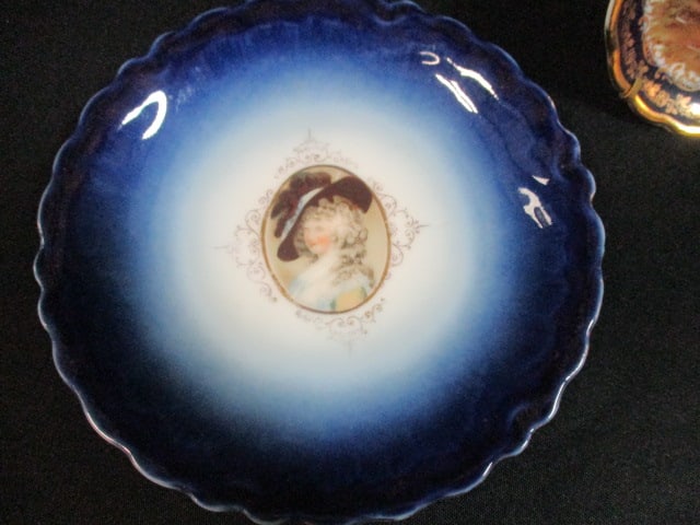 Rehausse Main Limoges Porcelain Hand Decorated Plate by Claude Brachet and - 2