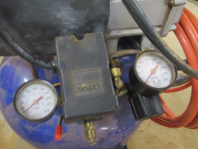 Campbell Hausfeld 15 Gallon Upright Compressor - 2