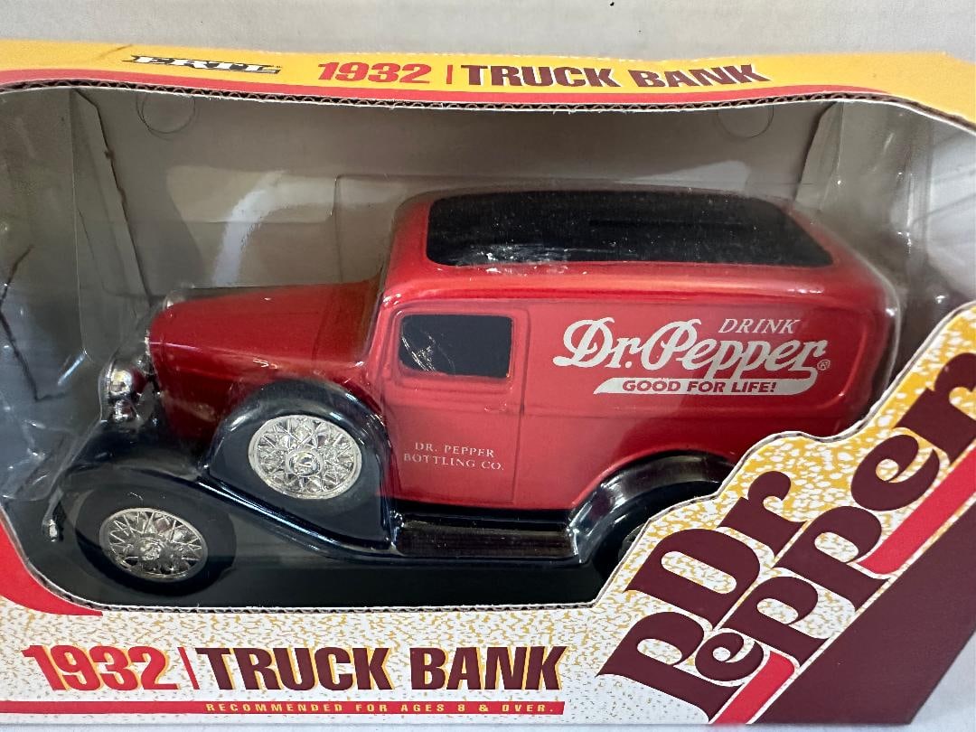 Vintage 1994 DR. PEPPER 1932 TRUCK BANK, Die Cast Metal Locking Coin Bank with Rubber Tires - 2