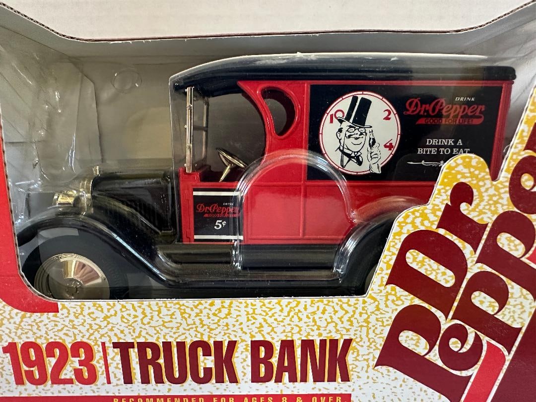 Vintage 1993 DR. PEPPER 1923 TRUCK BANK, Die Cast Metal Locking Coin Bank with Rubber Tires - 2