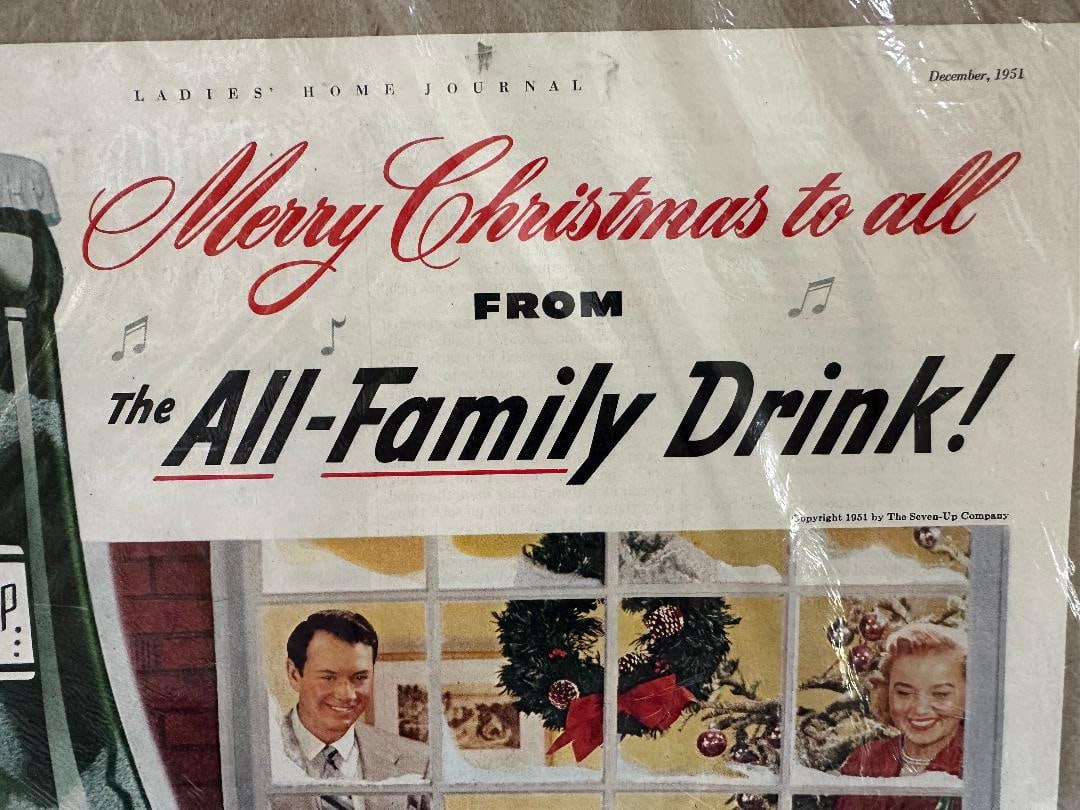 Vintage 1959 "MERRY CHRISTMAS from the ALL FAMILY DRINK"? 7-UP Advertisement in Plastic Wrap - 2