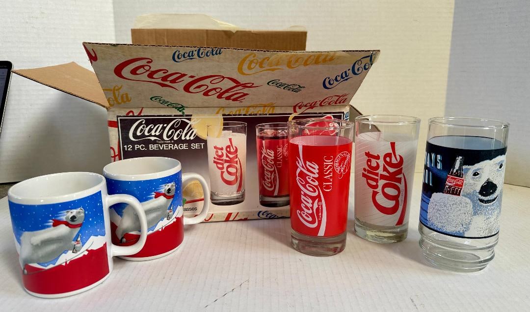 Lot of 6 Vintage Coca-Cola Glasses and 2 Coca-Cola Polar Bear Mugs: .