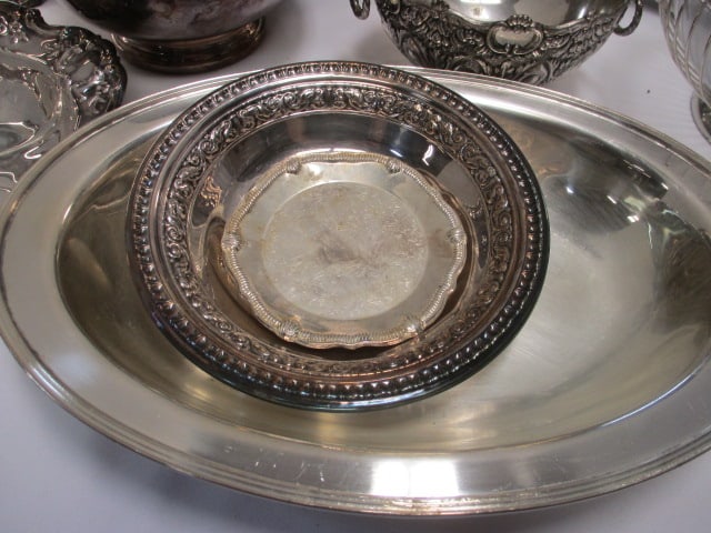 Grouping of Vintage Silverplated Trays, Bowls, and Tidbit Dishes - 3