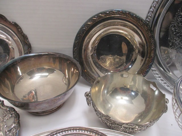 Grouping of Vintage Silverplated Trays, Bowls, and Tidbit Dishes - 4
