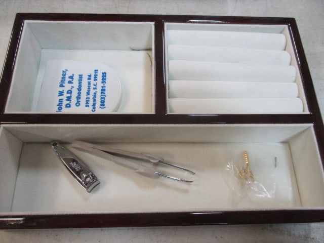 Glossy Divided Jewelry Box with Mirror, Tweezers, Clippers, and Lapel Pin: 9 1/2" x 6 3/4"