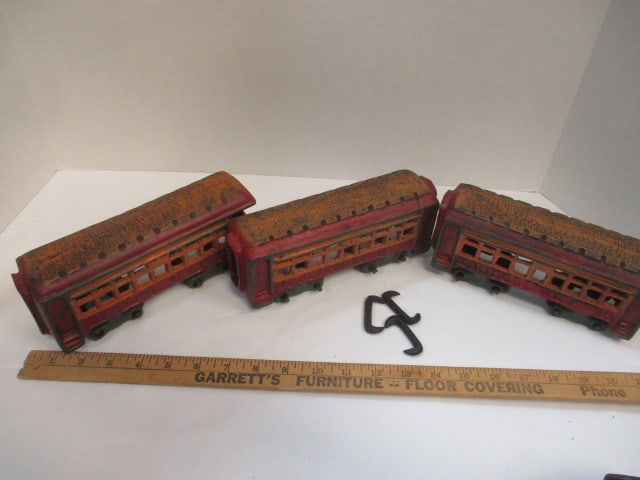 Vintage Cast Iron 5-Piece Train Set - 5