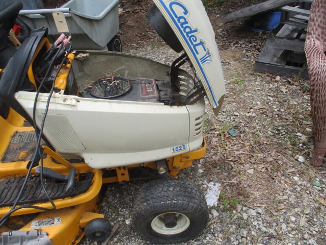Cub Cadet 1525 Riding Lawnmower with 15.0 Kawasaki Motor - 11