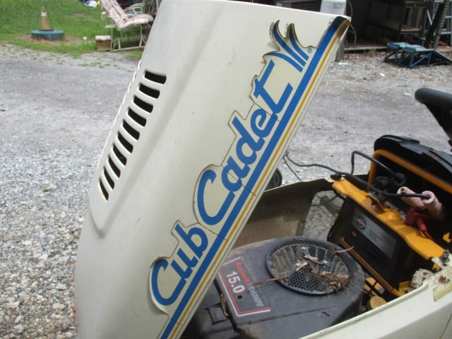 Cub Cadet 1525 Riding Lawnmower with 15.0 Kawasaki Motor - 2
