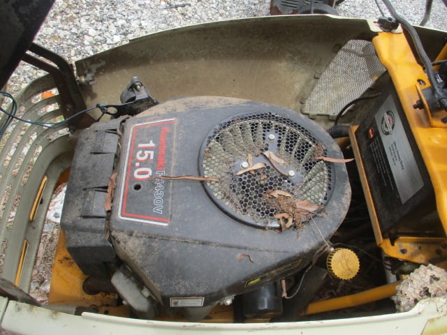Cub Cadet 1525 Riding Lawnmower with 15.0 Kawasaki Motor - 4