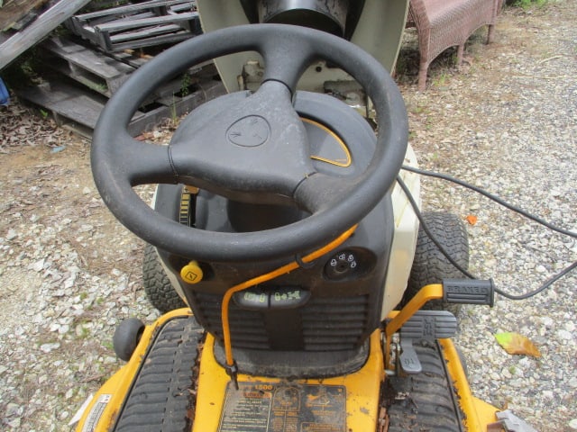 Cub Cadet 1525 Riding Lawnmower with 15.0 Kawasaki Motor - 9