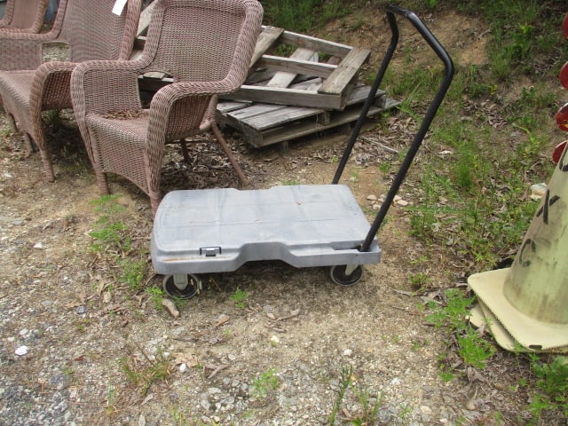 Rubbermaid 400lb Capacity Cart: Local Pickup Only