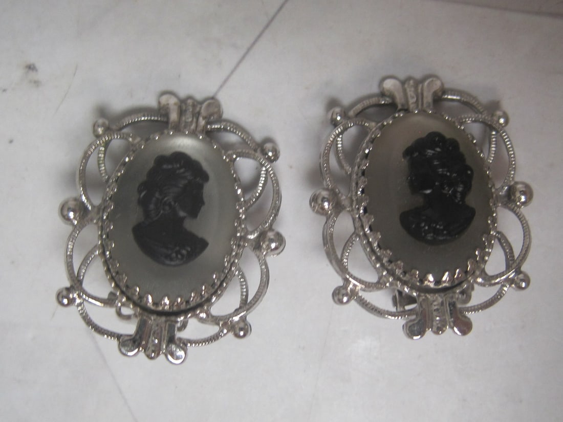 Whiting & Davis Cameo Brooch & Clip Earrings - 3