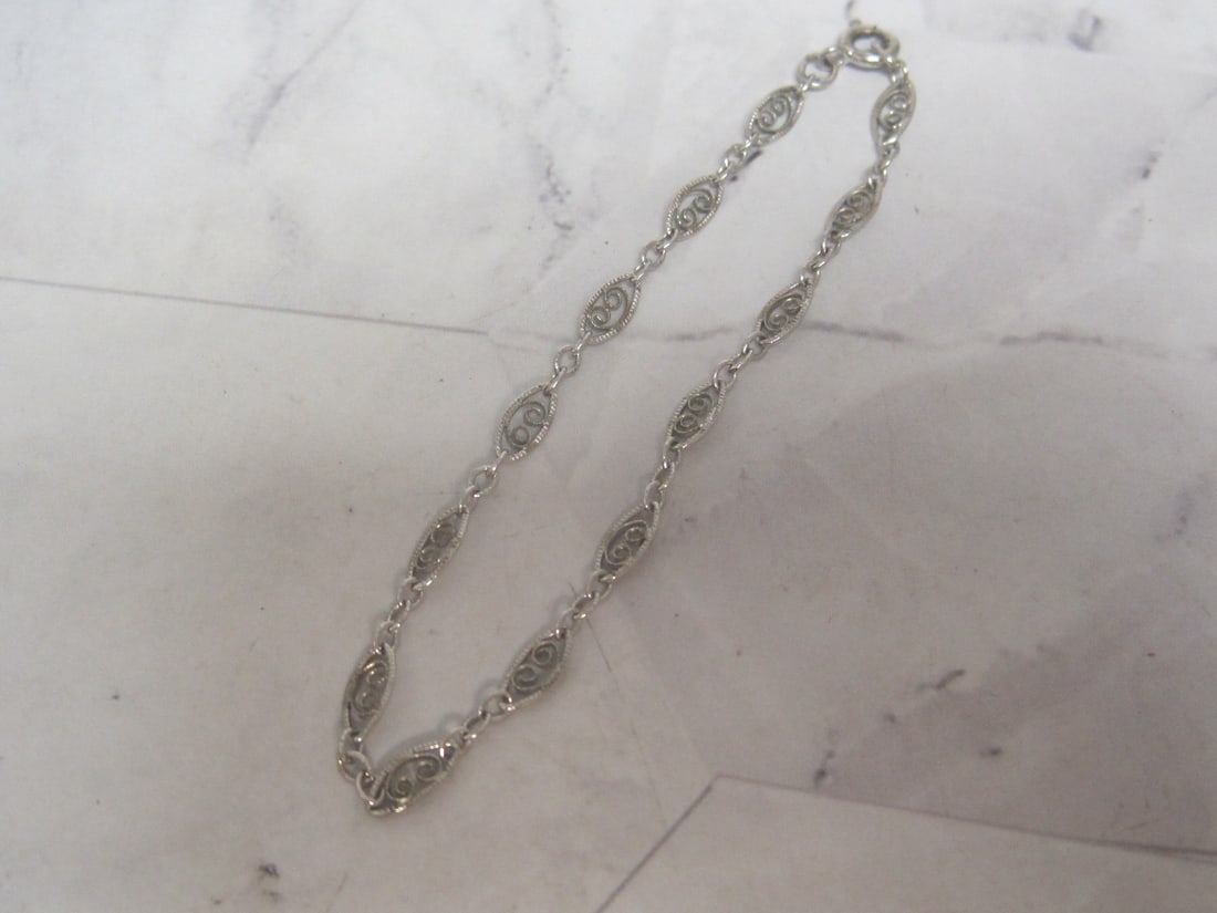 7" Vintage Sterling Silver Bracelet: Weighs 1.4 grams