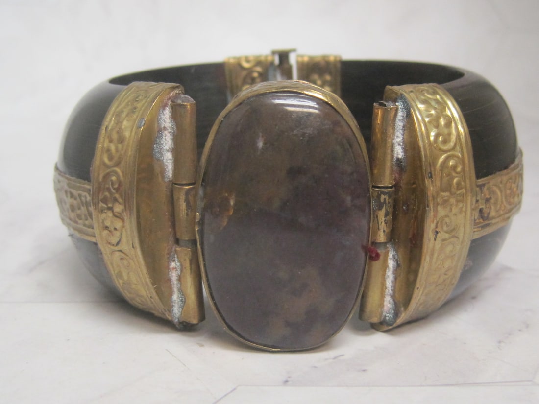Carol for Eva Graham Wide Wood Bangle Bracelet (1 of 7)