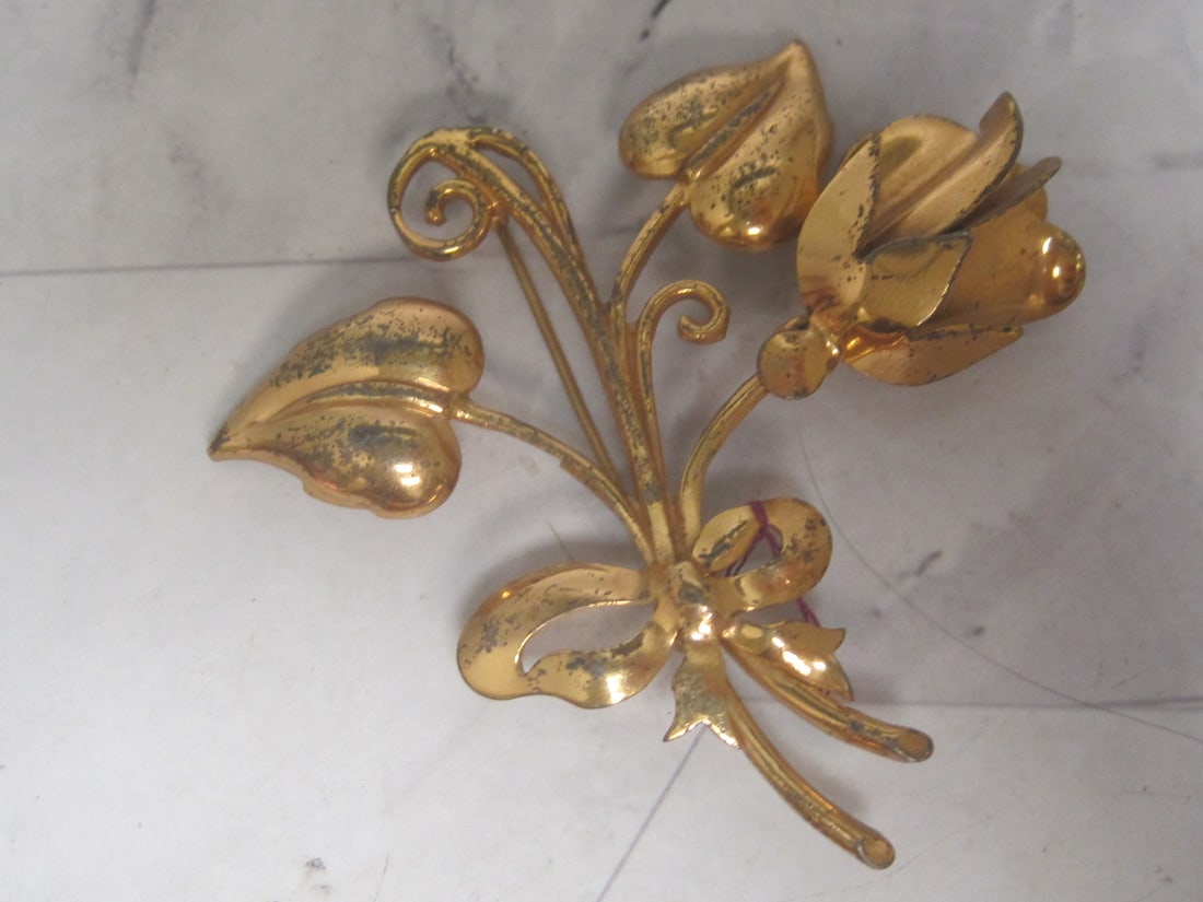 Vintage Sterling Silver Art Nouveau Flower Brooch: Weighs 15.6 grams