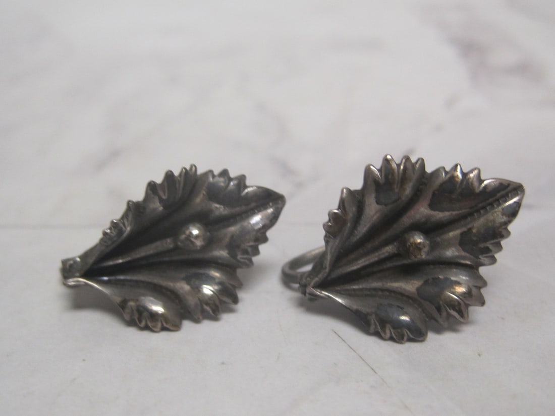 Vintage Sterling Silver Calla Lily Screwback Earrings: Weighs 5.1 grams