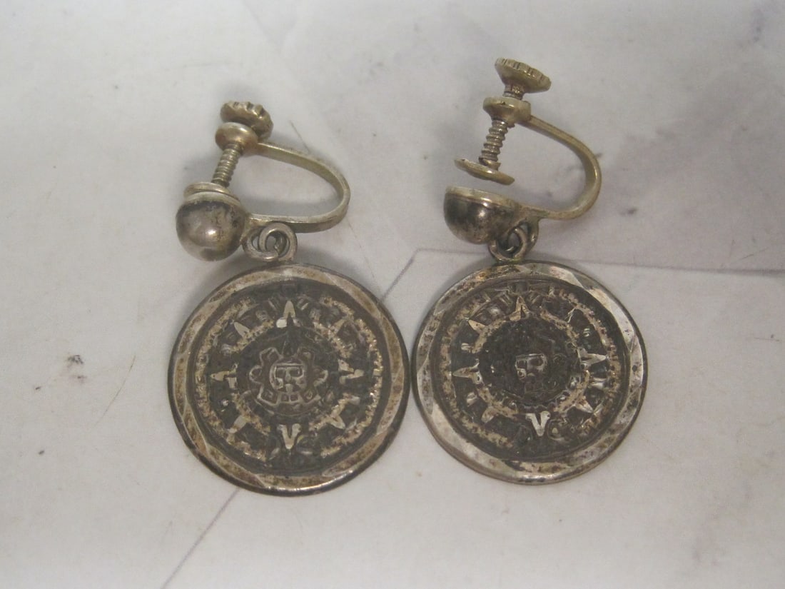 Vintage Mayan Sterling Silver Screwback Earrings: Weighs 5.9 grams