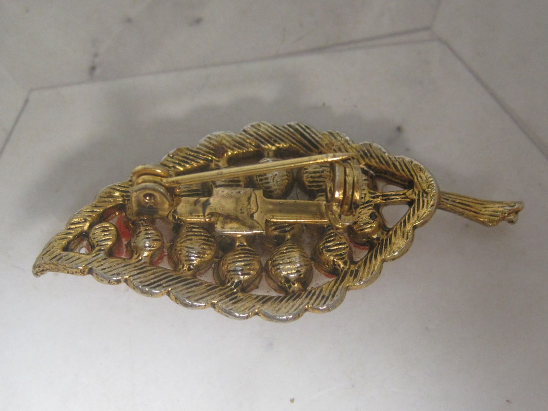 Vintage Leaf Brooch with Coral Beads - 3