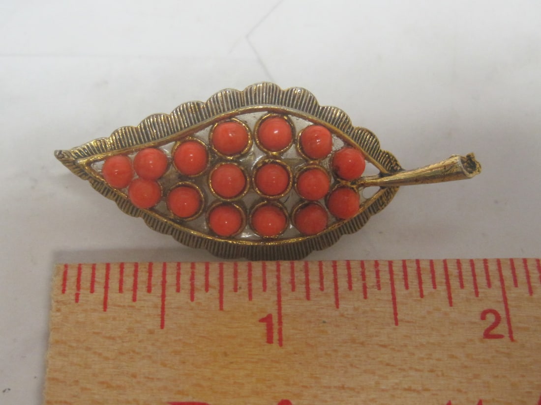 Vintage Leaf Brooch with Coral Beads - 4